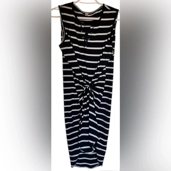 Dress - Picture 5 of 7